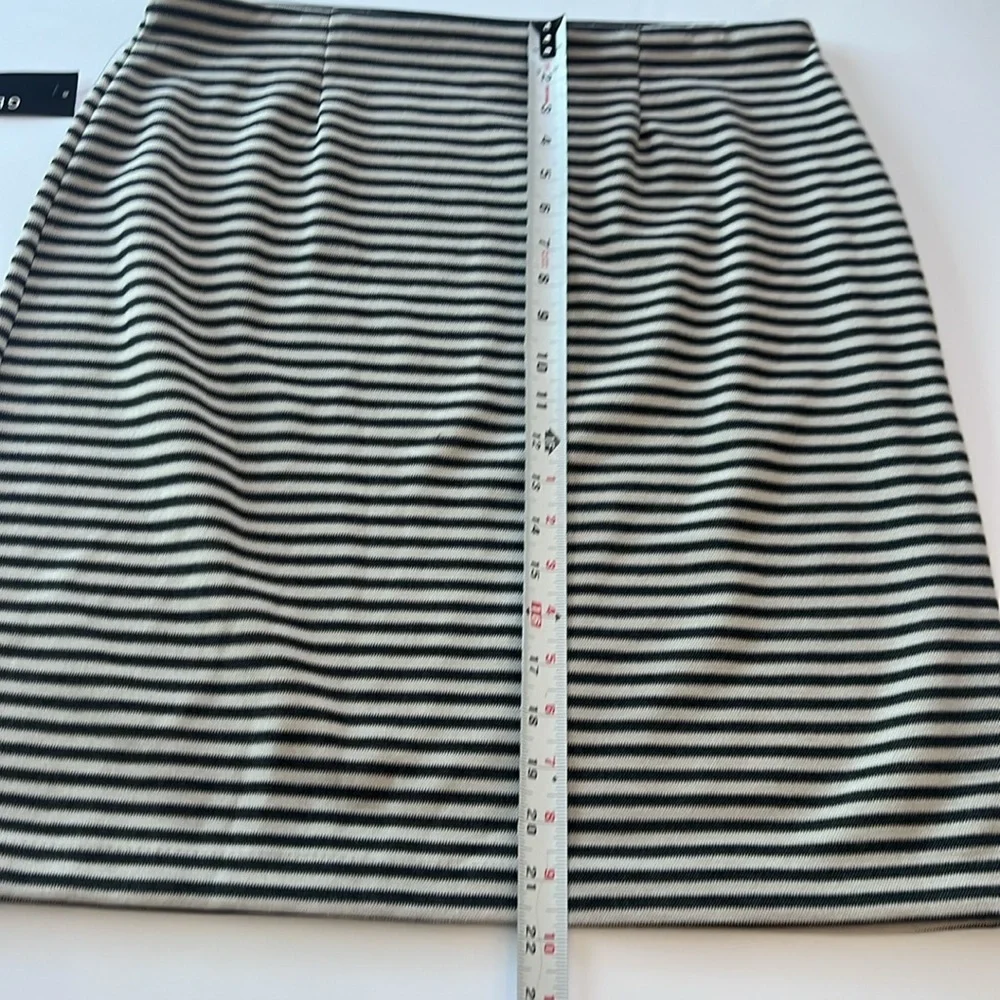 Women’s striped skirt, black and cream size large 12/14 NWT - Picture 8 of 9